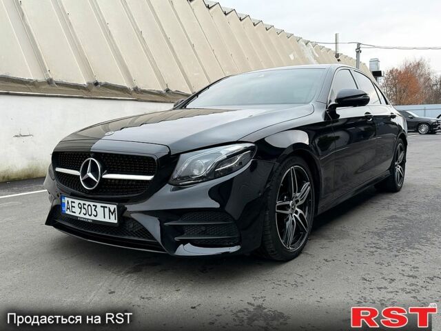 Черный Мерседес Е-Класс, объемом двигателя 2 л и пробегом 117 тыс. км за 33000 $, фото 2 на Automoto.ua