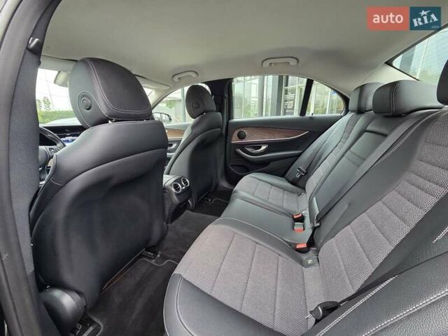 Черный Мерседес Е-Класс, объемом двигателя 1.95 л и пробегом 28 тыс. км за 37000 $, фото 18 на Automoto.ua