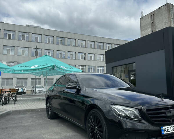 Черный Мерседес Е-Класс, объемом двигателя 1.95 л и пробегом 153 тыс. км за 32000 $, фото 5 на Automoto.ua