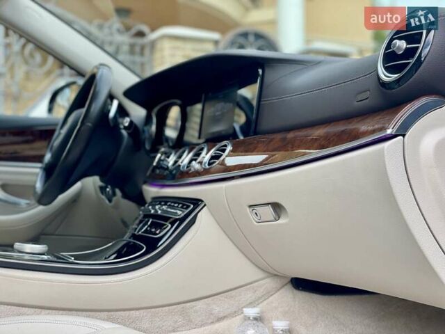 Мерседес Е-Класс 2017 в Мукачеве на Automoto.ua Черный Мерседес Е-Класс, объемом двигателя 1.99 л и пробегом 92 тыс. км за 33900 $, фото 27 на Automoto.ua