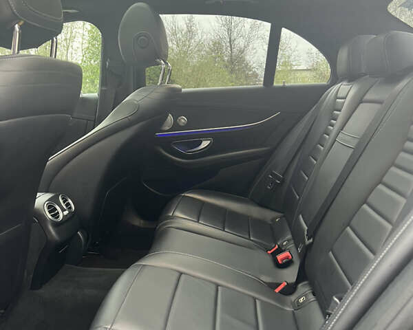 Черный Мерседес Е-Класс, объемом двигателя 2.93 л и пробегом 220 тыс. км за 42899 $, фото 13 на Automoto.ua