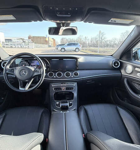 Черный Мерседес Е-Класс, объемом двигателя 1.99 л и пробегом 27 тыс. км за 33000 $, фото 8 на Automoto.ua