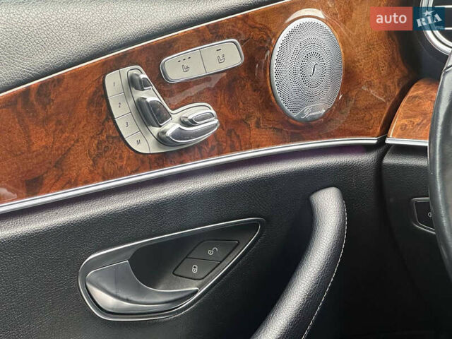 Черный Мерседес Е-Класс, объемом двигателя 2 л и пробегом 87 тыс. км за 32000 $, фото 31 на Automoto.ua