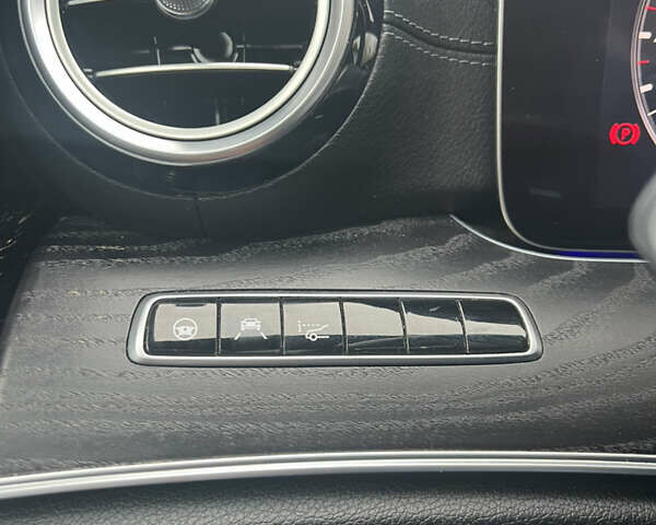 Черный Мерседес Е-Класс, объемом двигателя 2.93 л и пробегом 220 тыс. км за 42899 $, фото 15 на Automoto.ua