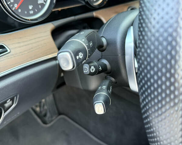 Черный Мерседес Е-Класс, объемом двигателя 2 л и пробегом 145 тыс. км за 28500 $, фото 11 на Automoto.ua