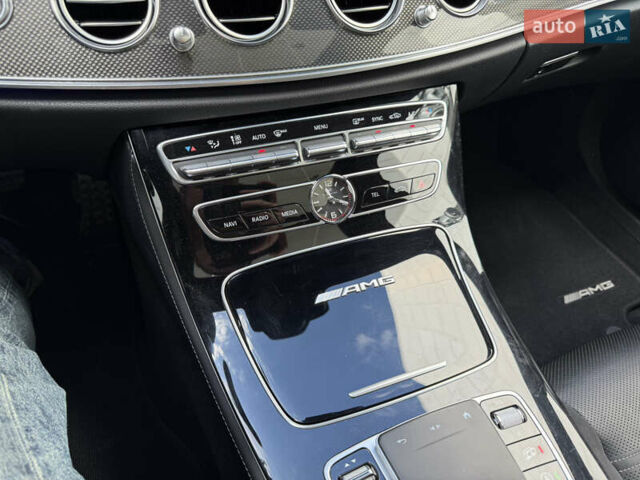 Черный Мерседес Е-Класс, объемом двигателя 3.98 л и пробегом 28 тыс. км за 82000 $, фото 23 на Automoto.ua