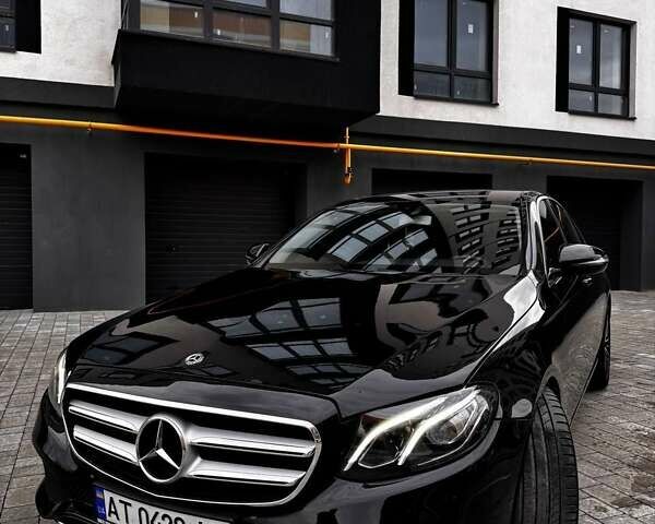 Чорний Мерседес Е-Клас, об'ємом двигуна 2 л та пробігом 405 тис. км за 22800 $, фото 1 на Automoto.ua