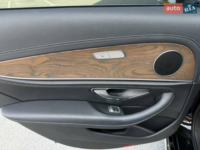 Черный Мерседес Е-Класс, объемом двигателя 2 л и пробегом 145 тыс. км за 28500 $, фото 16 на Automoto.ua