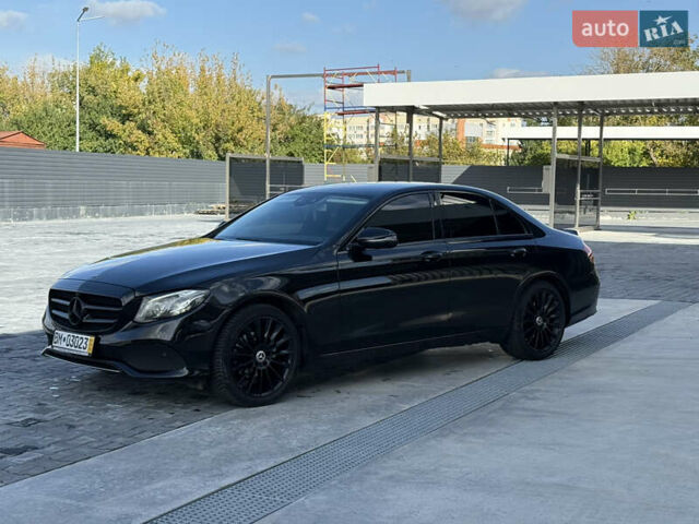 Черный Мерседес Е-Класс, объемом двигателя 2 л и пробегом 227 тыс. км за 27000 $, фото 2 на Automoto.ua