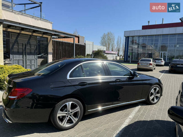 Черный Мерседес Е-Класс, объемом двигателя 1.95 л и пробегом 199 тыс. км за 27600 $, фото 2 на Automoto.ua