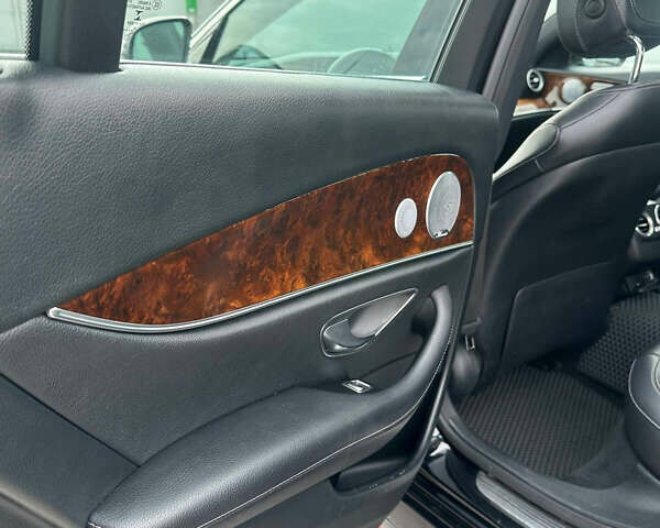 Черный Мерседес Е-Класс, объемом двигателя 2 л и пробегом 87 тыс. км за 32000 $, фото 26 на Automoto.ua