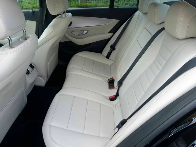 Чорний Мерседес Е-Клас, об'ємом двигуна 2 л та пробігом 31 тис. км за 20999 $, фото 12 на Automoto.ua