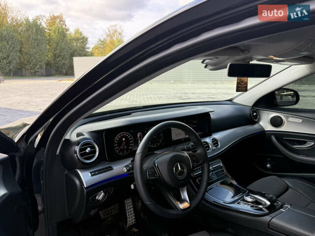 Черный Мерседес Е-Класс, объемом двигателя 2 л и пробегом 227 тыс. км за 27000 $, фото 7 на Automoto.ua