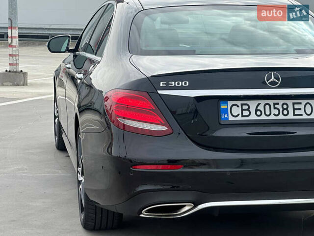 Черный Мерседес Е-Класс, объемом двигателя 2 л и пробегом 87 тыс. км за 32000 $, фото 24 на Automoto.ua