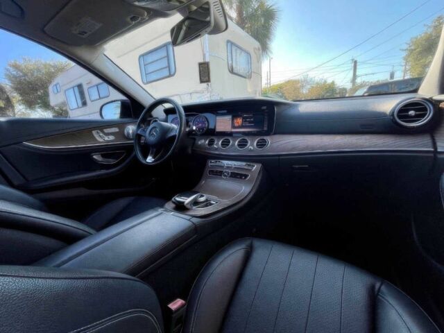 Черный Мерседес Е-Класс, объемом двигателя 2 л и пробегом 59 тыс. км за 6300 $, фото 7 на Automoto.ua