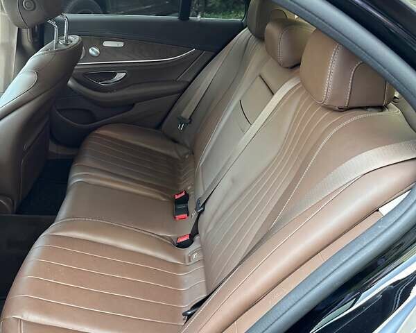 Черный Мерседес Е-Класс, объемом двигателя 1.95 л и пробегом 255 тыс. км за 32721 $, фото 4 на Automoto.ua