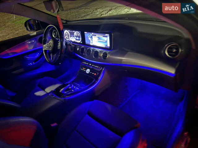 Черный Мерседес Е-Класс, объемом двигателя 1.95 л и пробегом 199 тыс. км за 27600 $, фото 4 на Automoto.ua