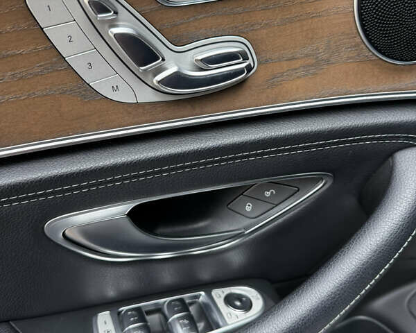 Черный Мерседес Е-Класс, объемом двигателя 2 л и пробегом 145 тыс. км за 28500 $, фото 13 на Automoto.ua