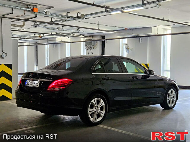 Черный Мерседес Е-Класс, объемом двигателя 2 л и пробегом 180 тыс. км за 26500 $, фото 4 на Automoto.ua