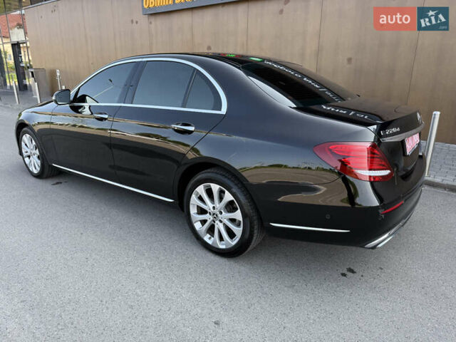 Черный Мерседес Е-Класс, объемом двигателя 2 л и пробегом 145 тыс. км за 28500 $, фото 2 на Automoto.ua
