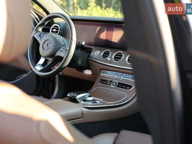 Чорний Мерседес Е-Клас, об'ємом двигуна 2.99 л та пробігом 68 тис. км за 44900 $, фото 32 на Automoto.ua