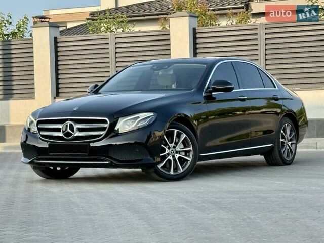 Черный Мерседес Е-Класс, объемом двигателя 2 л и пробегом 113 тыс. км за 33500 $, фото 7 на Automoto.ua