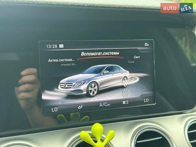 Черный Мерседес Е-Класс, объемом двигателя 1.95 л и пробегом 375 тыс. км за 21899 $, фото 61 на Automoto.ua