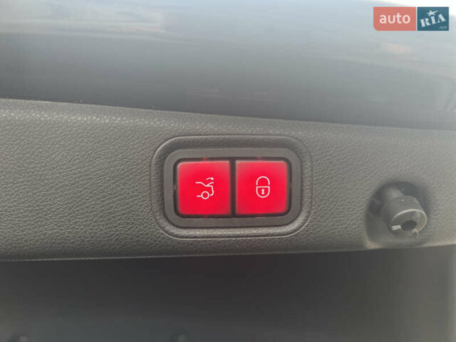 Черный Мерседес Е-Класс, объемом двигателя 2.93 л и пробегом 220 тыс. км за 42899 $, фото 16 на Automoto.ua