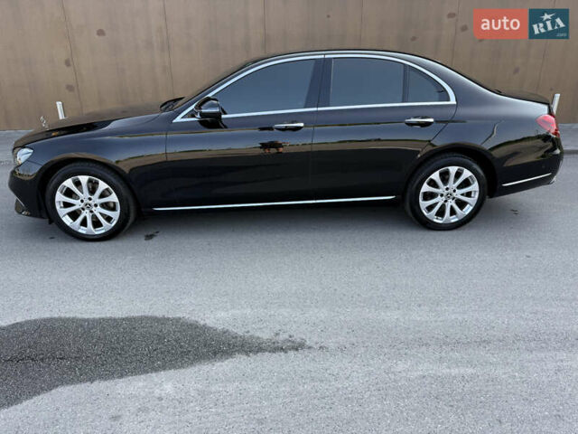 Черный Мерседес Е-Класс, объемом двигателя 2 л и пробегом 145 тыс. км за 28500 $, фото 1 на Automoto.ua