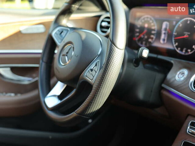 Чорний Мерседес Е-Клас, об'ємом двигуна 2.99 л та пробігом 68 тис. км за 44900 $, фото 26 на Automoto.ua