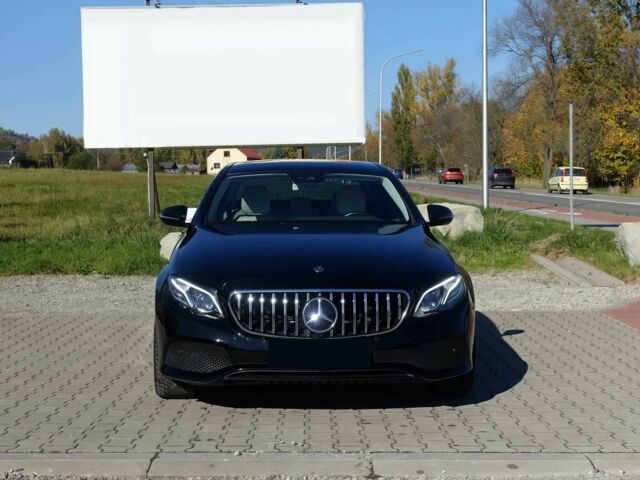 Чорний Мерседес Е-Клас, об'ємом двигуна 2 л та пробігом 31 тис. км за 20999 $, фото 1 на Automoto.ua