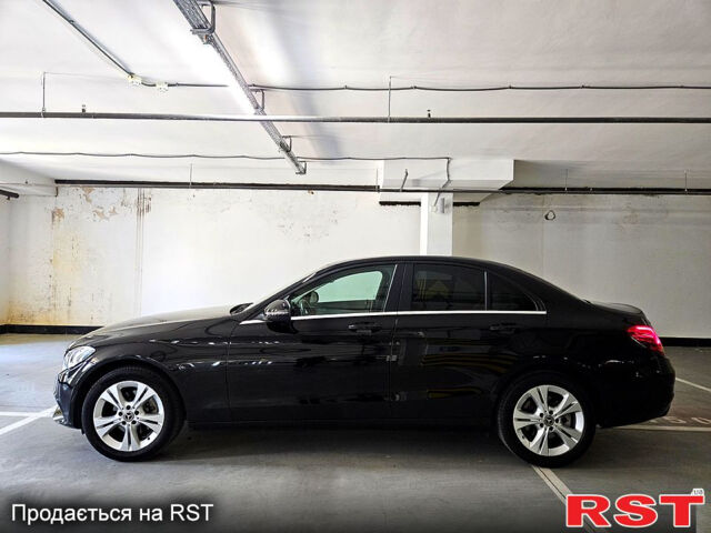 Черный Мерседес Е-Класс, объемом двигателя 2 л и пробегом 180 тыс. км за 26500 $, фото 2 на Automoto.ua
