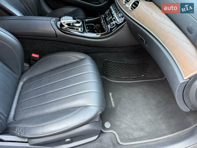 Черный Мерседес Е-Класс, объемом двигателя 2 л и пробегом 145 тыс. км за 28500 $, фото 18 на Automoto.ua