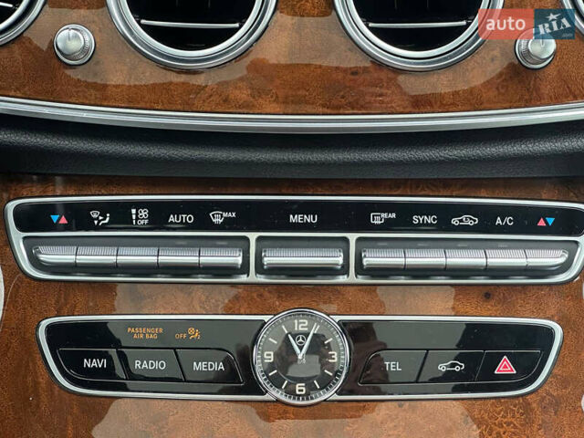 Черный Мерседес Е-Класс, объемом двигателя 2 л и пробегом 87 тыс. км за 32000 $, фото 34 на Automoto.ua