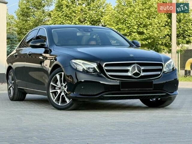 Черный Мерседес Е-Класс, объемом двигателя 2 л и пробегом 113 тыс. км за 33500 $, фото 4 на Automoto.ua