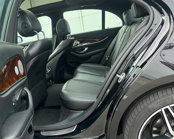 Черный Мерседес Е-Класс, объемом двигателя 2 л и пробегом 87 тыс. км за 32000 $, фото 17 на Automoto.ua