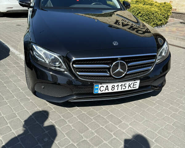 Черный Мерседес Е-Класс, объемом двигателя 1.95 л и пробегом 199 тыс. км за 27600 $, фото 1 на Automoto.ua