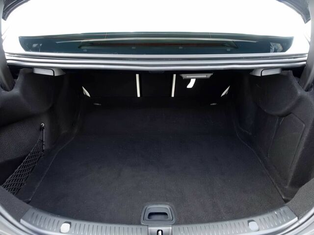 Чорний Мерседес Е-Клас, об'ємом двигуна 2 л та пробігом 31 тис. км за 20999 $, фото 13 на Automoto.ua