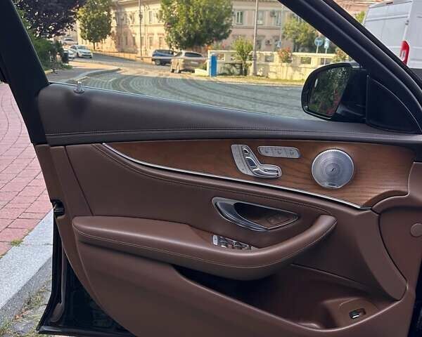 Черный Мерседес Е-Класс, объемом двигателя 1.95 л и пробегом 255 тыс. км за 32721 $, фото 7 на Automoto.ua