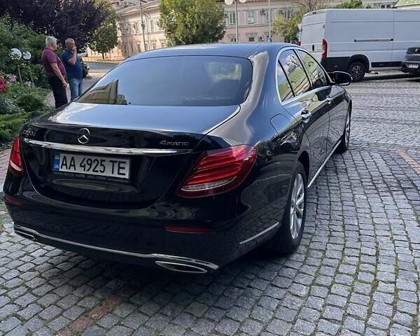 Черный Мерседес Е-Класс, объемом двигателя 1.95 л и пробегом 255 тыс. км за 32721 $, фото 2 на Automoto.ua
