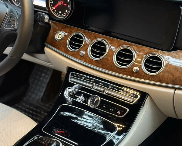 Черный Мерседес Е-Класс, объемом двигателя 1.99 л и пробегом 111 тыс. км за 28800 $, фото 17 на Automoto.ua