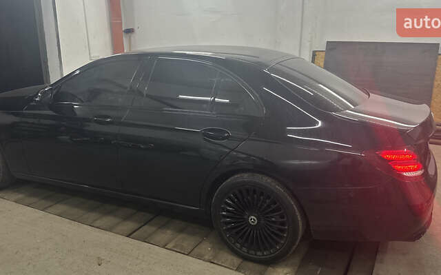 Чорний Мерседес Е-Клас, об'ємом двигуна 1.95 л та пробігом 80 тис. км за 28000 $, фото 33 на Automoto.ua