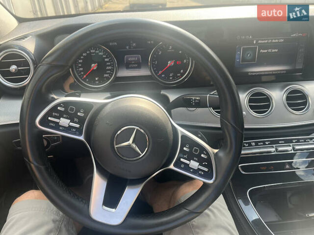 Черный Мерседес Е-Класс, объемом двигателя 1.95 л и пробегом 272 тыс. км за 28000 $, фото 4 на Automoto.ua