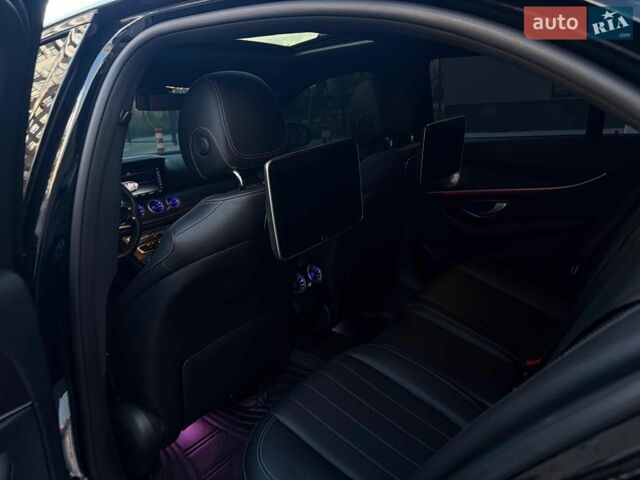 Черный Мерседес Е-Класс, объемом двигателя 2 л и пробегом 142 тыс. км за 29933 $, фото 301 на Automoto.ua