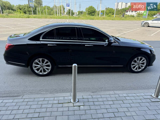 Черный Мерседес Е-Класс, объемом двигателя 2 л и пробегом 145 тыс. км за 28500 $, фото 5 на Automoto.ua