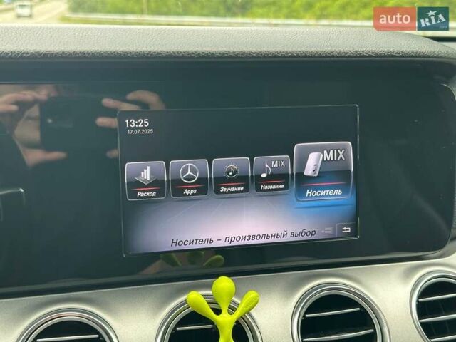 Черный Мерседес Е-Класс, объемом двигателя 1.95 л и пробегом 375 тыс. км за 21899 $, фото 56 на Automoto.ua