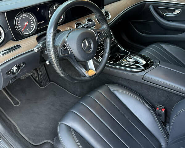 Черный Мерседес Е-Класс, объемом двигателя 2 л и пробегом 145 тыс. км за 28500 $, фото 7 на Automoto.ua