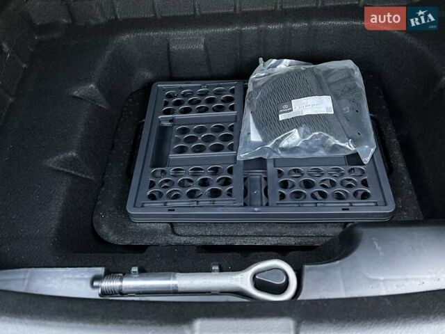 Чорний Мерседес Е-Клас, об'ємом двигуна 1.6 л та пробігом 106 тис. км за 35000 $, фото 36 на Automoto.ua