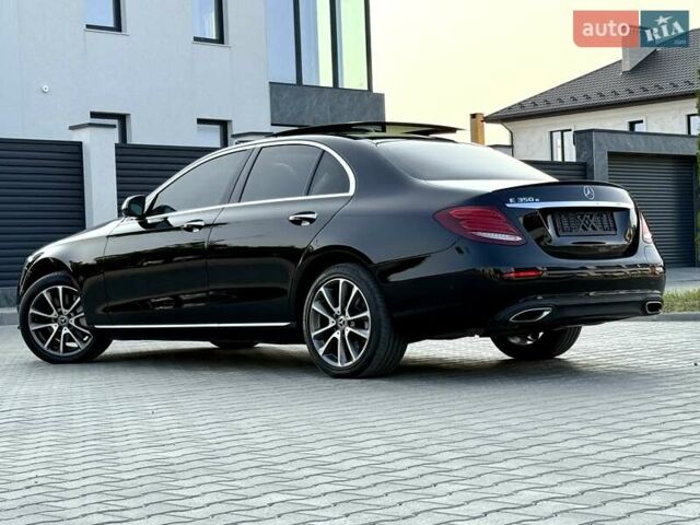 Черный Мерседес Е-Класс, объемом двигателя 2 л и пробегом 113 тыс. км за 33500 $, фото 6 на Automoto.ua