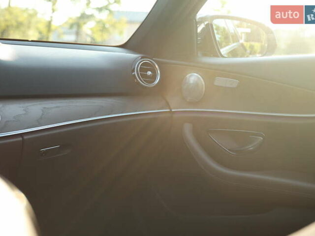 Чорний Мерседес Е-Клас, об'ємом двигуна 2.99 л та пробігом 68 тис. км за 44900 $, фото 24 на Automoto.ua